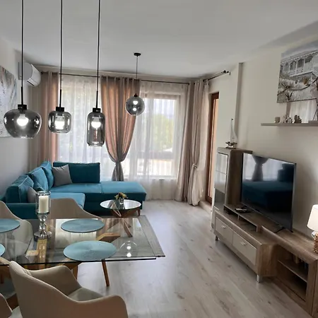 Elizi Summer House In South Bay *