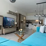 Апартаменты Elizi Summer House In South Bay