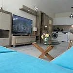 Elizi Summer House In South Bay Апартаменты